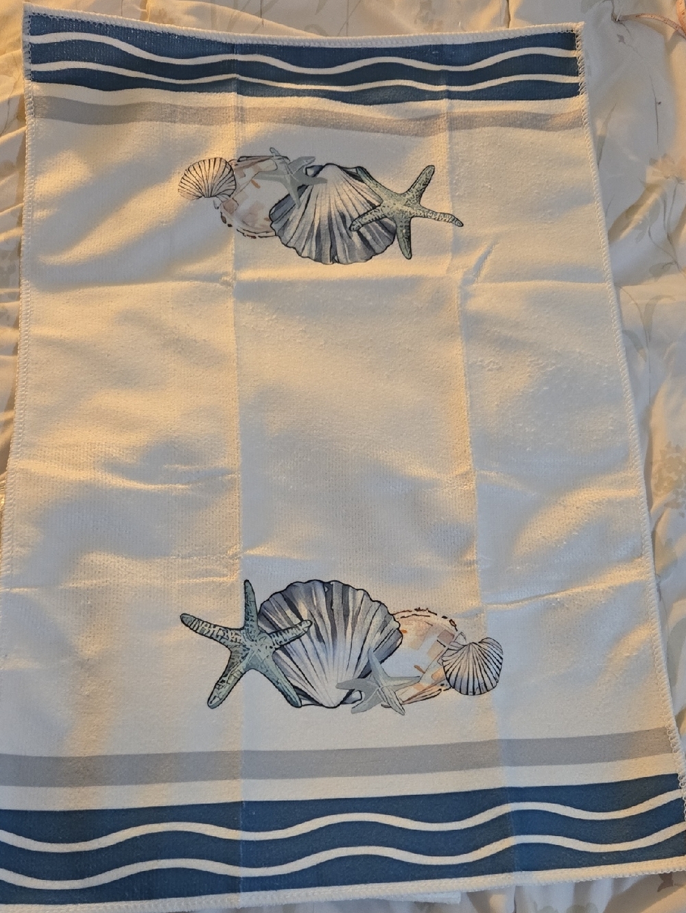 Set Of 2 Beach Decorative Hand Towels - Blue Green Starfish And Shells